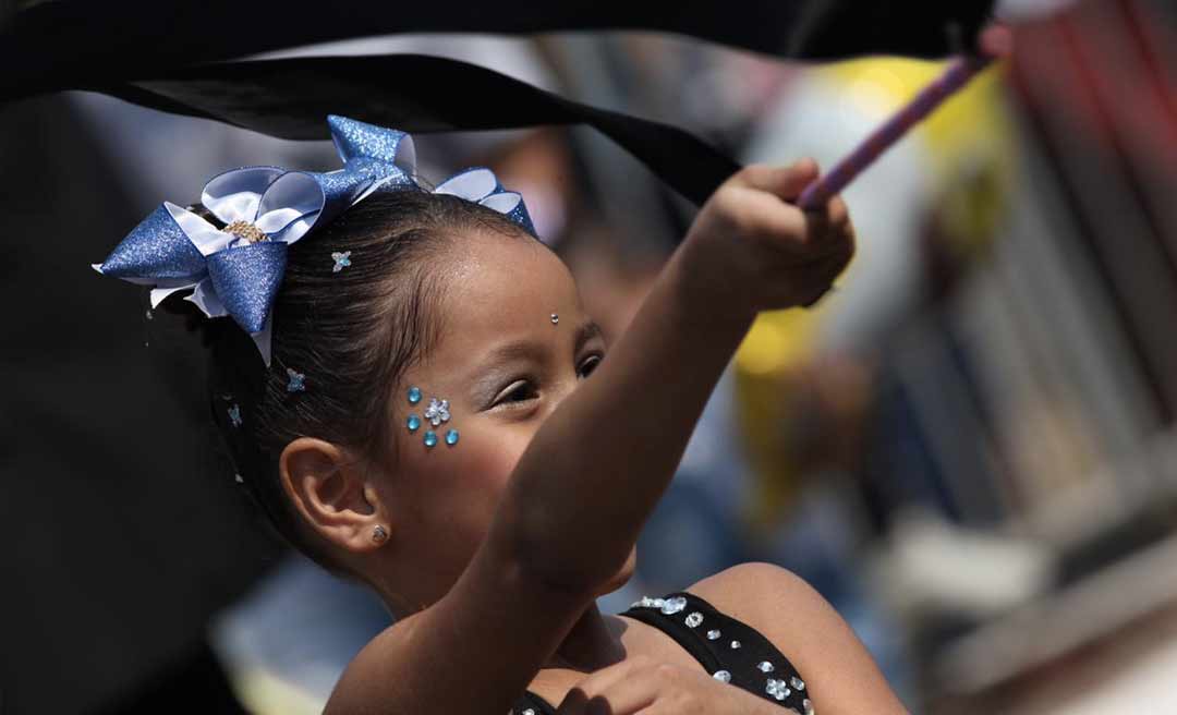 Veja a galeria de fotos do desfile dos estudantes das escolas públicas na Avenida Getúlio Vargas