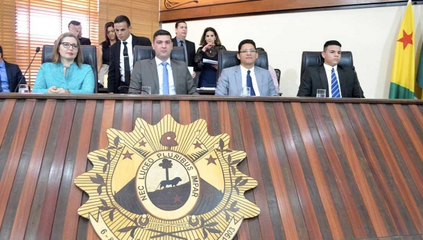 Jovens parlamentares acreanos tomam posse na Aleac