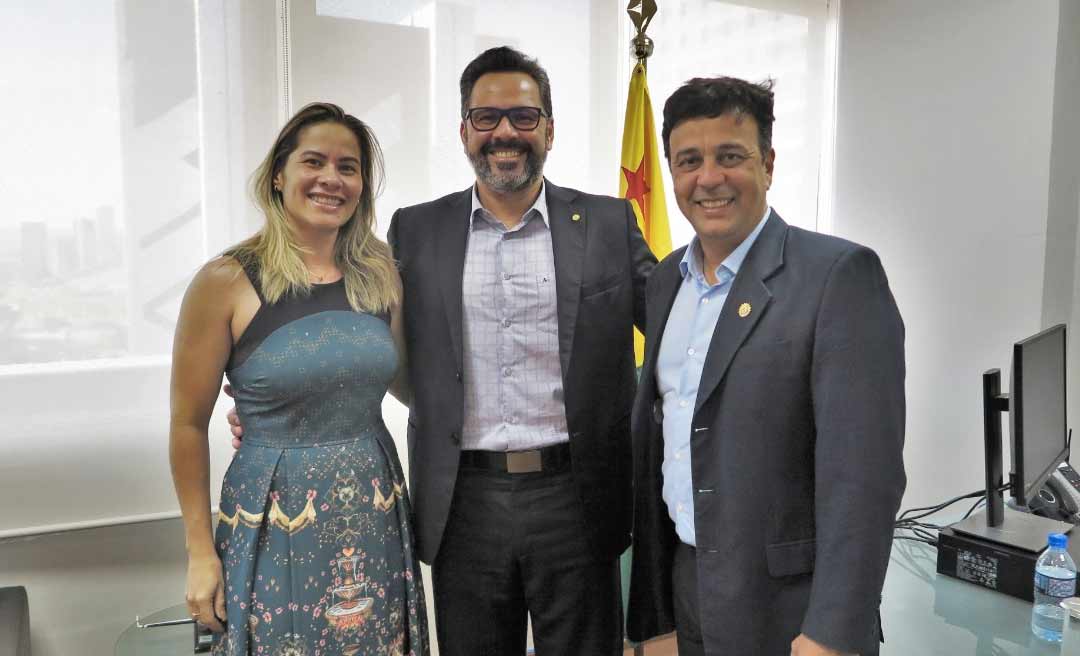 Alan Rick visita representação do Acre em Brasília e apresenta emendas ao Estado