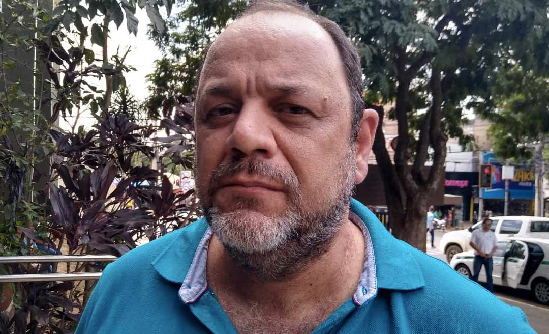 "Eu estava me referindo ao grupo que me agrediu", diz Coronel Resende, adjunto da Saúde, acusado de chamar grevistas de vagabundos; com marcas de agressão, ele afirma que vai registrar caso na delegacia