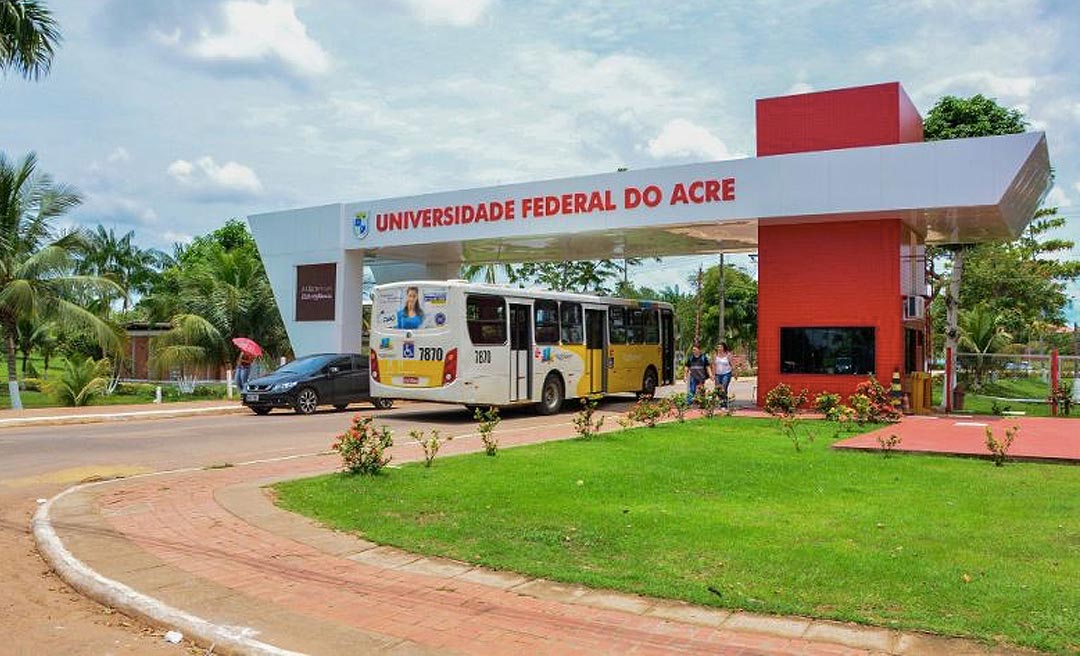 Alunos de Jornalismo da Ufac lançam 2 edições da revista ‘A Catraia’