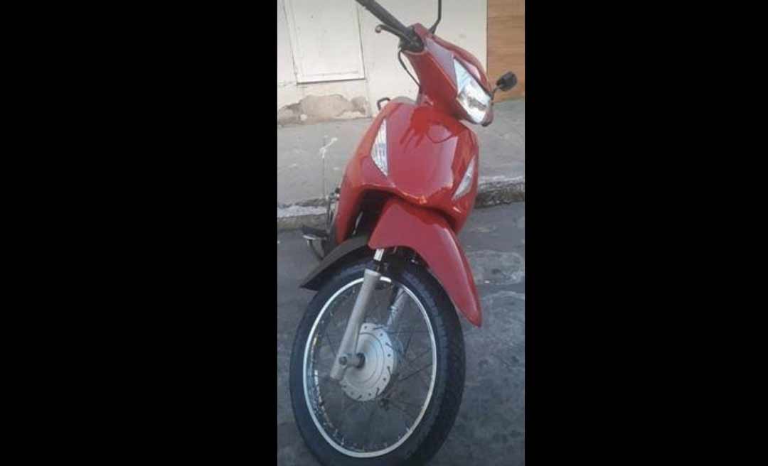 Professora tem moto roubada no Campus da Ufac e faz apelo nas redes