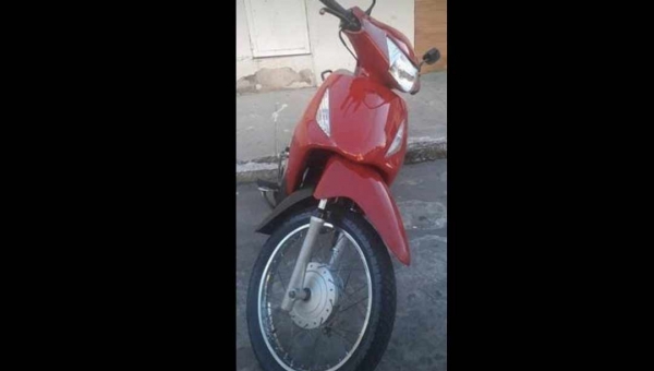 Professora tem moto roubada no Campus da Ufac e faz apelo nas redes