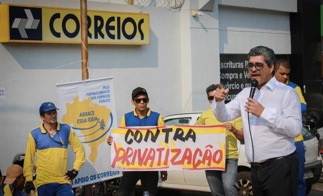 Edvaldo participa de ato grevista dos Correios e critica privatização de estatal