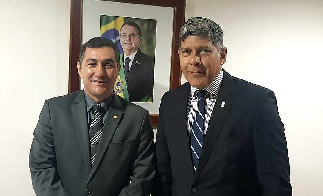 Jesus Sérgio solicita liberação de emendas parlamentares para investimentos na saúde e produção rural do Acre