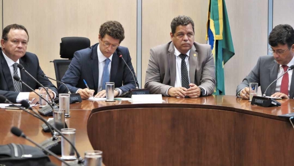 Rocha se reúne com o Ministro do Meio Ambiente e confirma repasse de R$ 23 milhões para o Acre