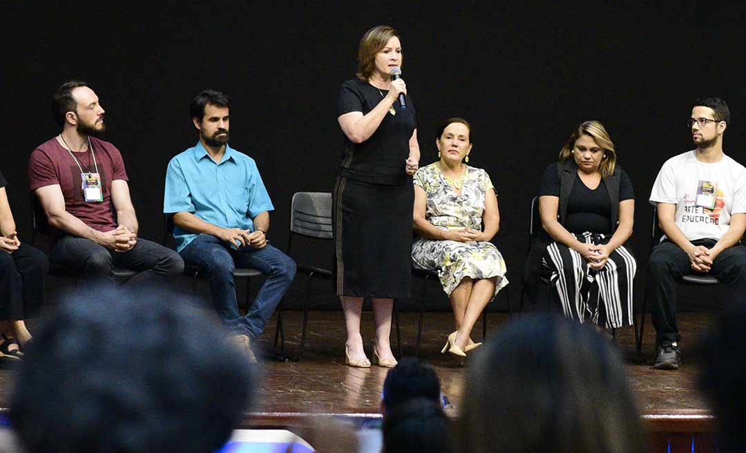 Prefeita Socorro Neri participa da abertura do 3º Seminário Arte e Educação na Ufac