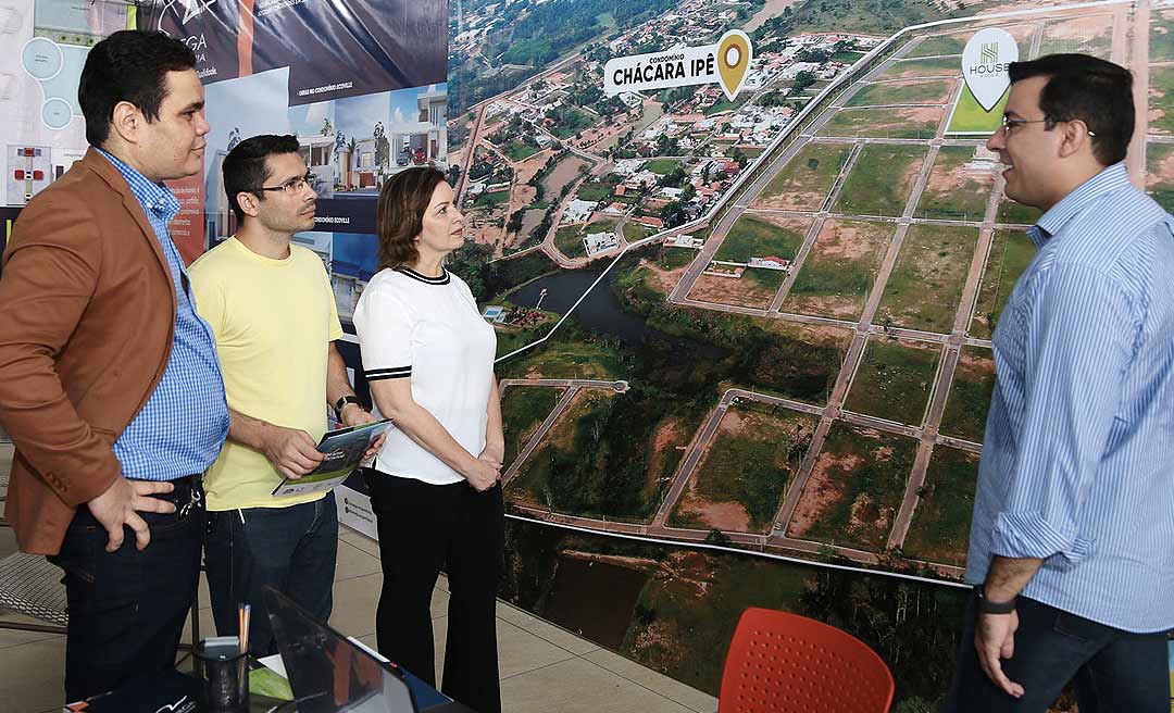 Prefeita Socorro Neri prestigia abertura do Feirão da Casa Própria em Rio Branco