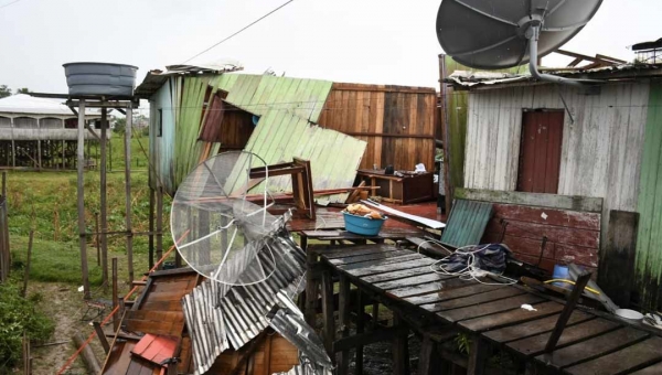 Temporal deixa rastro de destruição em Cruzeiro do Sul e prefeito pede oração pela cidade