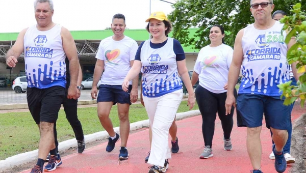 Prefeita Socorro Neri participa de corrida de rua pelos 56 anos da Câmara de Rio Branco