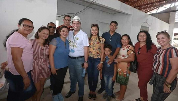 Gladson visita obras do Colégio Militar de Tarauacá