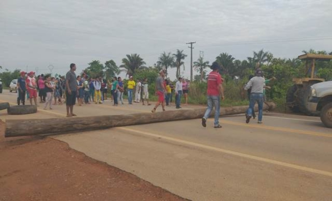 BR-364 é fechada por manifestantes em Jaci-Paraná e Acre fica isolado 