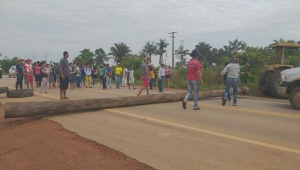 BR-364 é fechada por manifestantes em Jaci-Paraná e Acre fica isolado 