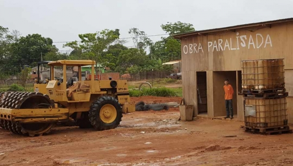 Prefeitura atrasa pagamento e empresa suspende obras no Belo Jardim