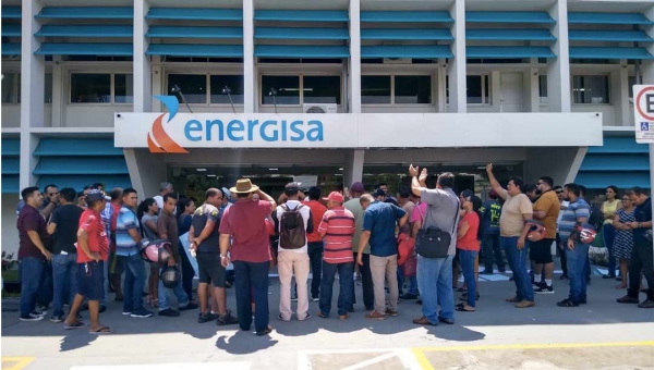 Justiça proíbe manifestantes de entrarem no prédio da Energisa em Rio Branco