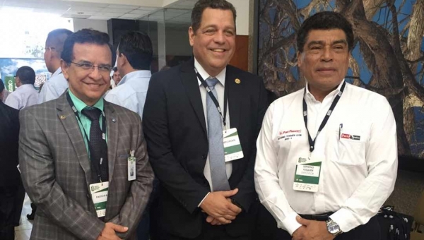 Luiz Gonzaga participa de Congresso no Peru e destaca importância da construção de rodovia entre Pucallpa e Mâncio Lima