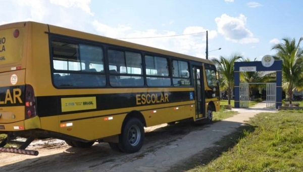 Estado garante transporte escolar na zona rural de Cruzeiro do Sul