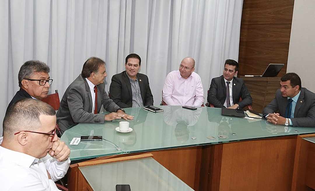 Governo se reúne com deputados da base para alinhar projetos de lei enviados à Aleac