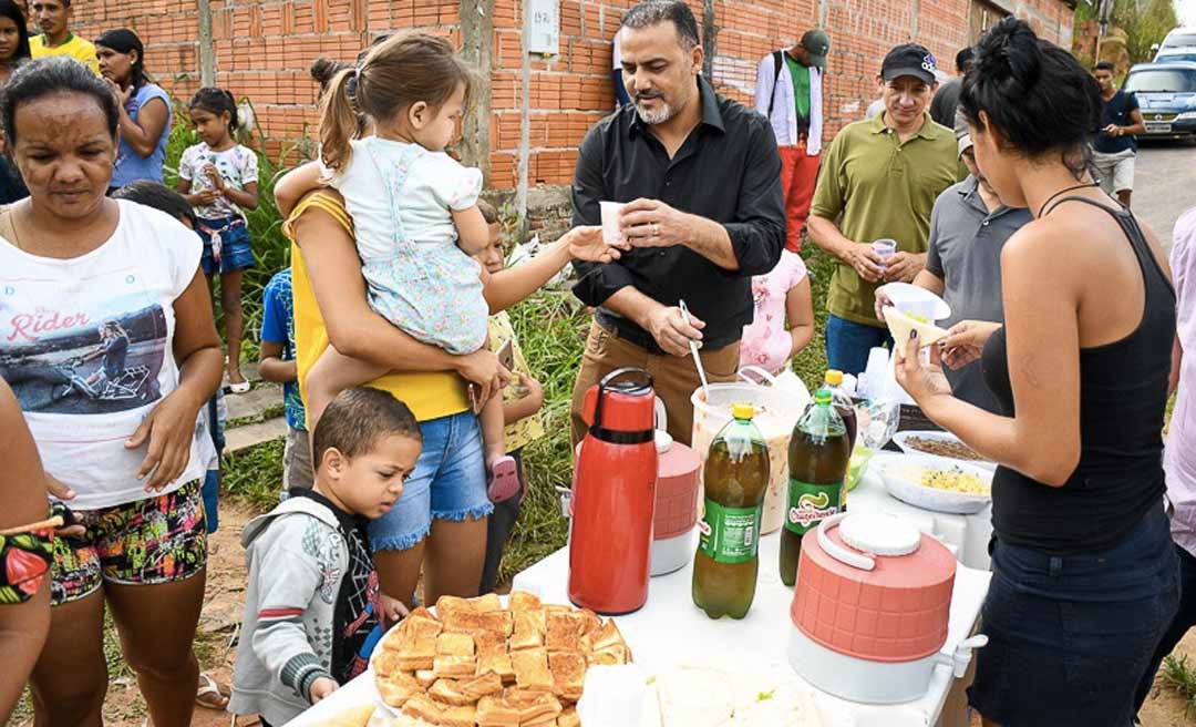 Ilderlei Cordeiro assina ordem de serviço para obras de infraestrutura na Floresta e no Formoso