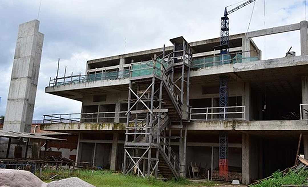 Estrutura cede e obra do Shopping Popular de Rio Branco pode estar em risco