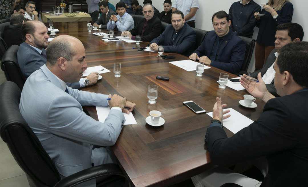 Deputados do Acre e Rondônia discutem na Aleac ações contra abusos da Energisa