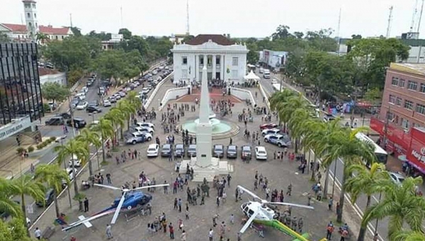 Cameli entrega helicóptero, viaturas e promove PM's em solenidade