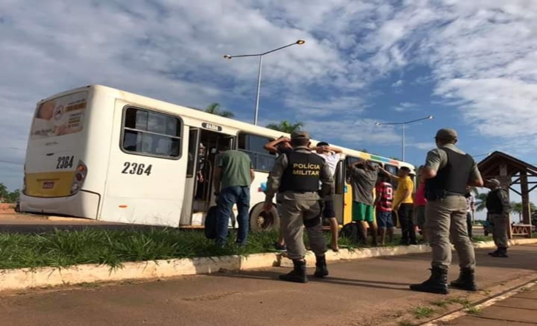 Polícia Militar intensifica abordagens a ônibus na capital