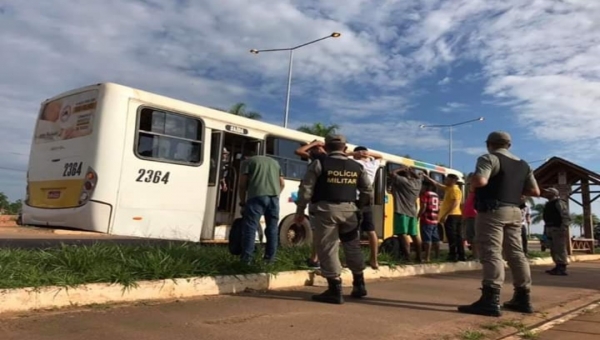 Polícia Militar intensifica abordagens a ônibus na capital