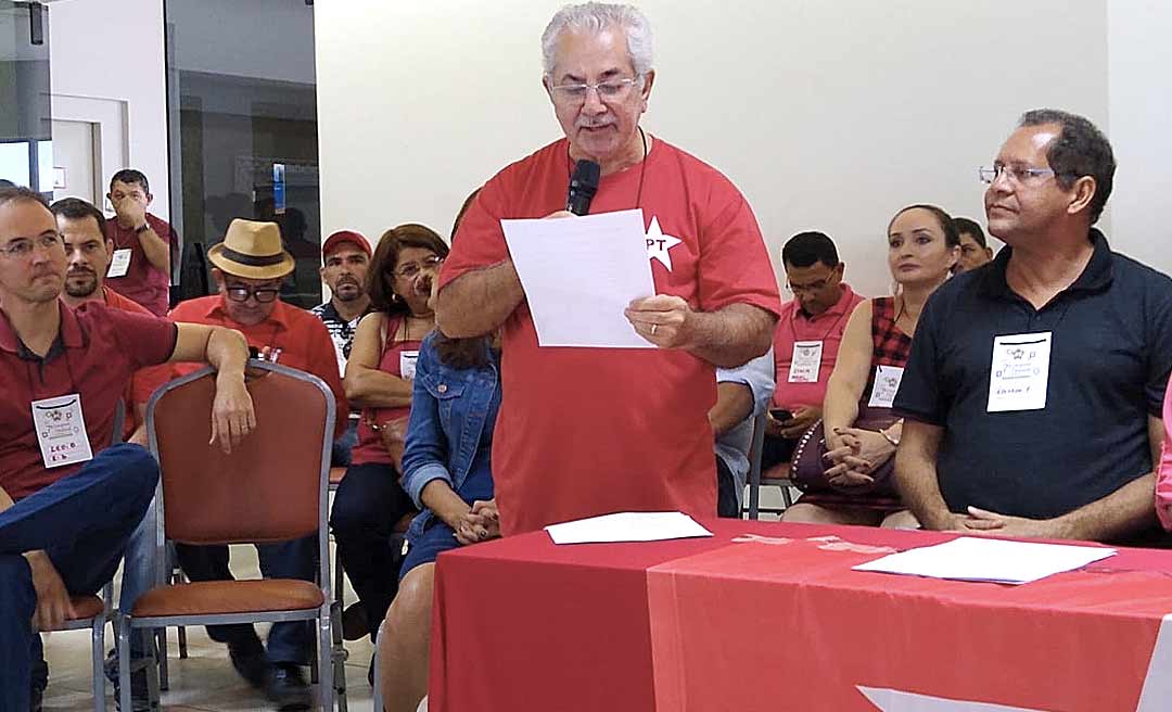 No congresso do PT do Acre, Nilson Mourão lê carta de Lula