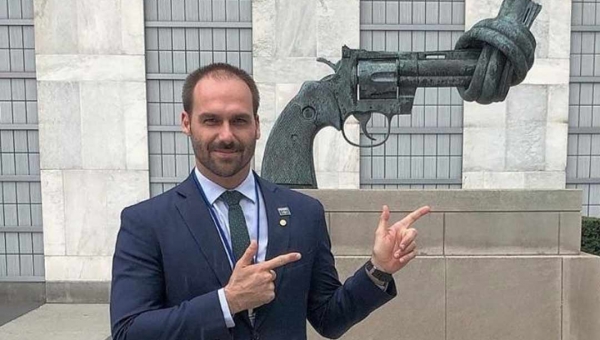 Em nova reviravolta, Eduardo Bolsonaro é o novo líder do PSL na Câmara dos Deputados