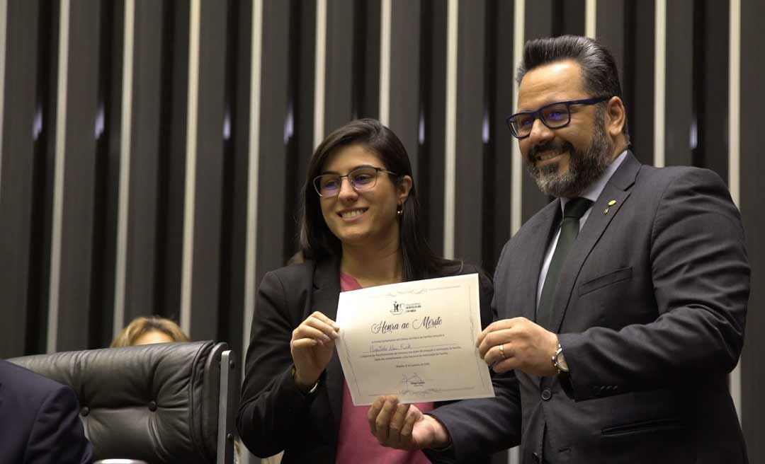 Alan Rick recebe diploma de honra ao mérito no Dia Nacional de Valorização da Família