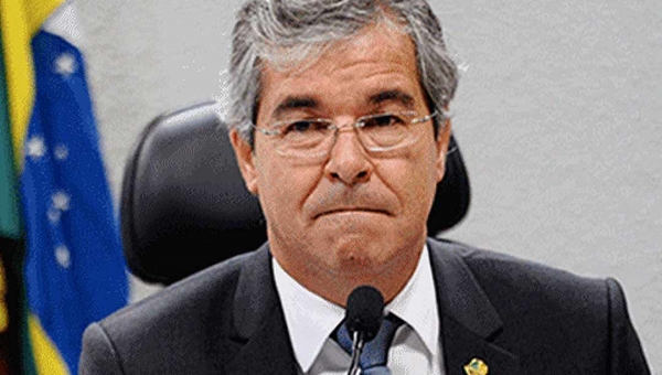 Jorge Viana tenta justificar discurso proferido no congresso do PT