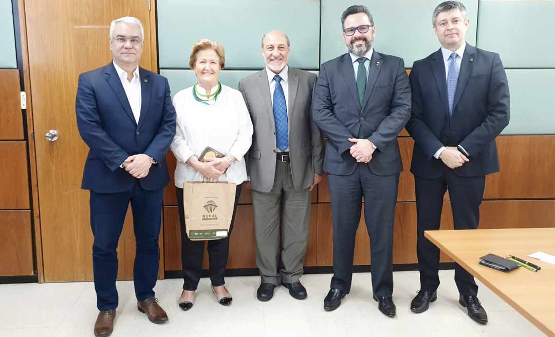 Alan Rick e Ana Amélia apresentam projeto inovador para produção de borracha anti-alérgica no Ministério da Agricultura