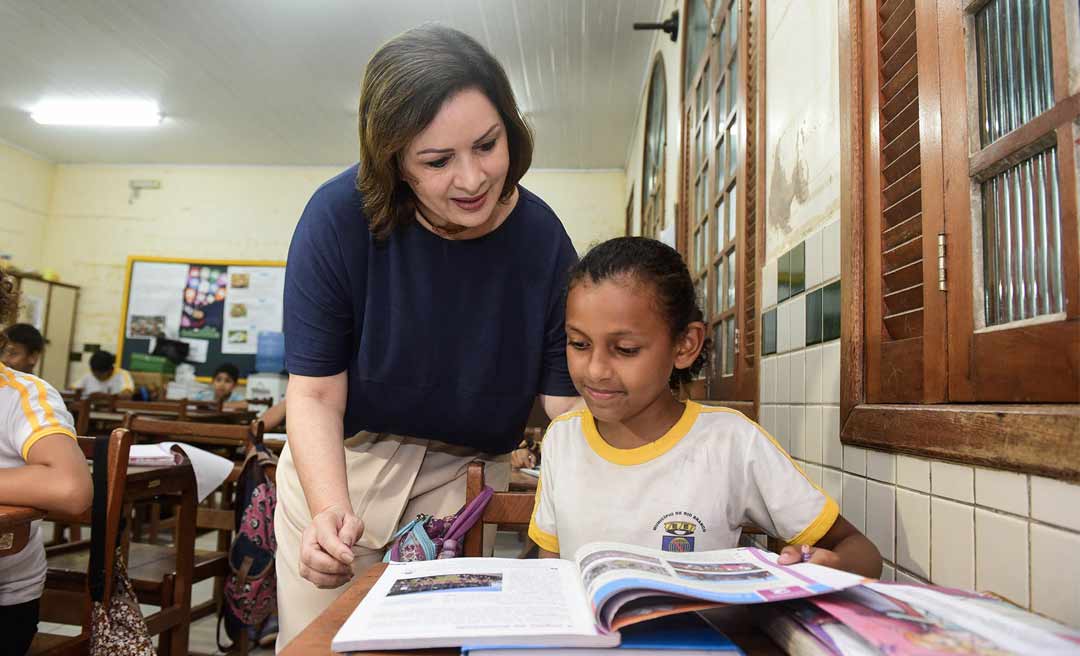 Socorro Neri visita escola Dona Mozinha Feitosa em retribuição a “Um dia com a prefeita”
