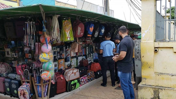 Comerciante denuncia que faccionados impõem regras para camelôs no centro de Rio Branco