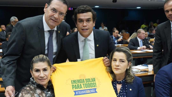 Mara Rocha participa de audiência pública contra a taxação do sistema de energia solar