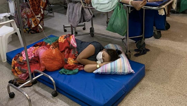 Paciente cardíaca e com pancreatite dorme no chão de enfermaria do Huerb