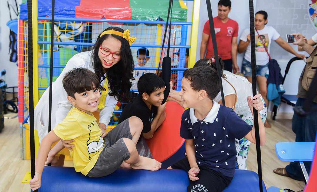 Prefeitura celebra mês da criança com recreação no Centro de Atenção ao Autista