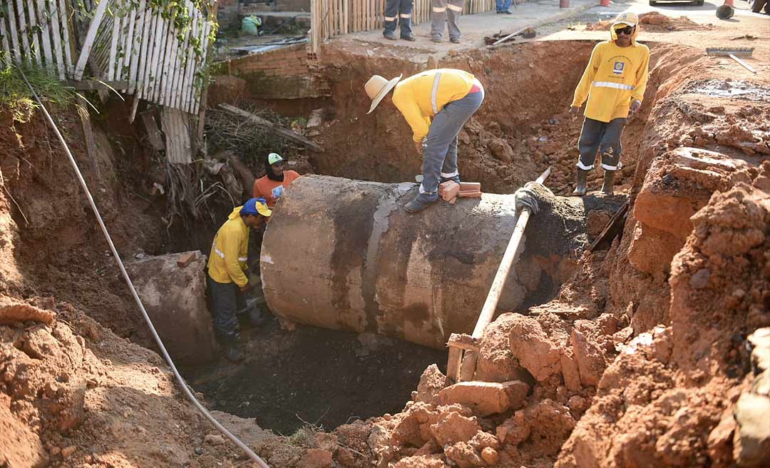 Erosão provoca afundamento de rua já em recuperação pela prefeitura