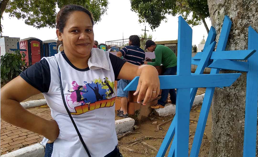 Cruz é vendida por R$ 25 no cemitério Jardim da Saudade em Rio Branco