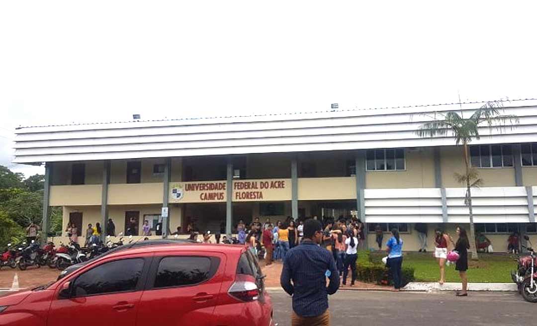 Primeiro dia de provas do Enem movimenta principais escolas de Cruzeiro do Sul