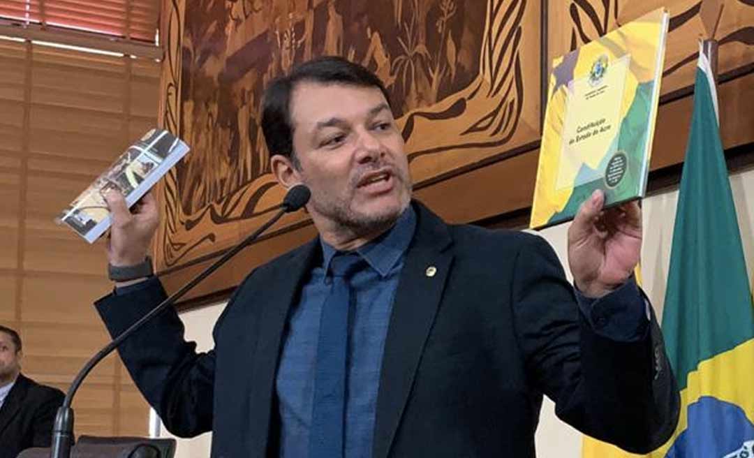 Deputado Roberto Duarte elogia governo e servidores gritam “virou à casaca” e “bundão”