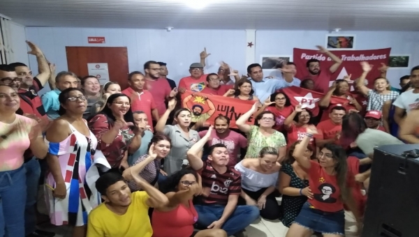 Lula virá ao Acre, confirma presidente do PT em festa na sede do partido