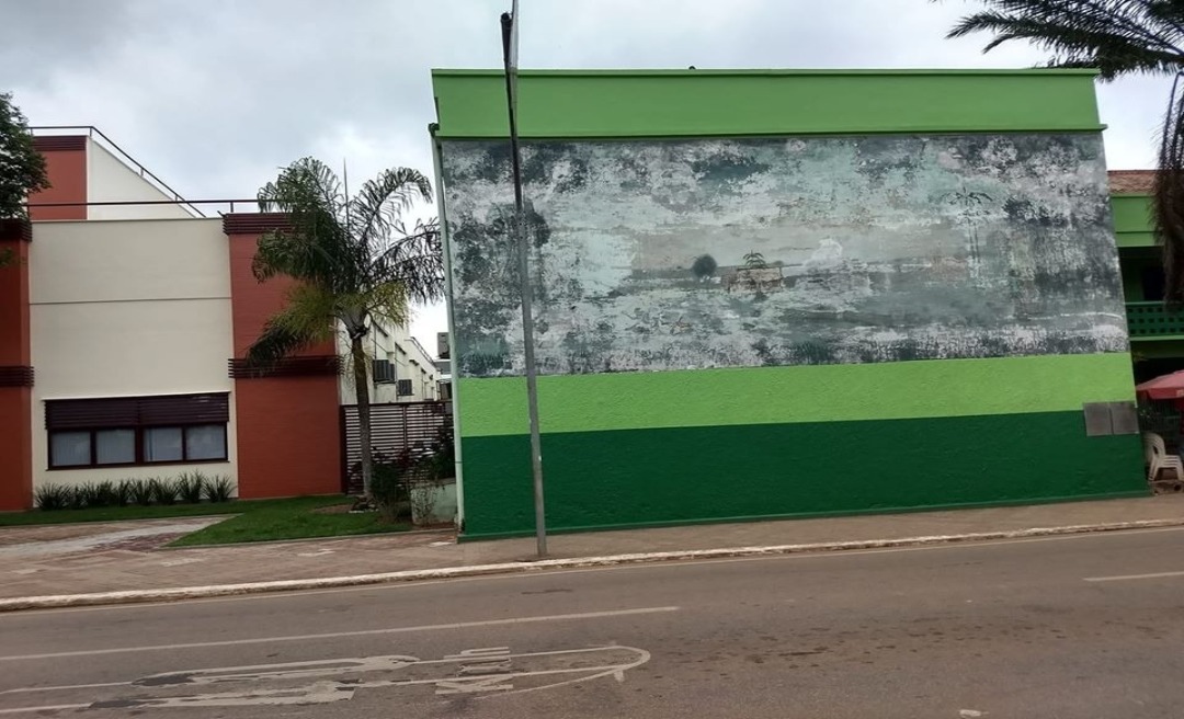 Painel Hélio Melo desaparece com a ação do tempo e o descaso do poder público