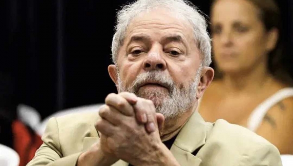  Juiz manda soltar Lula após 580 dias de prisão em Curitiba