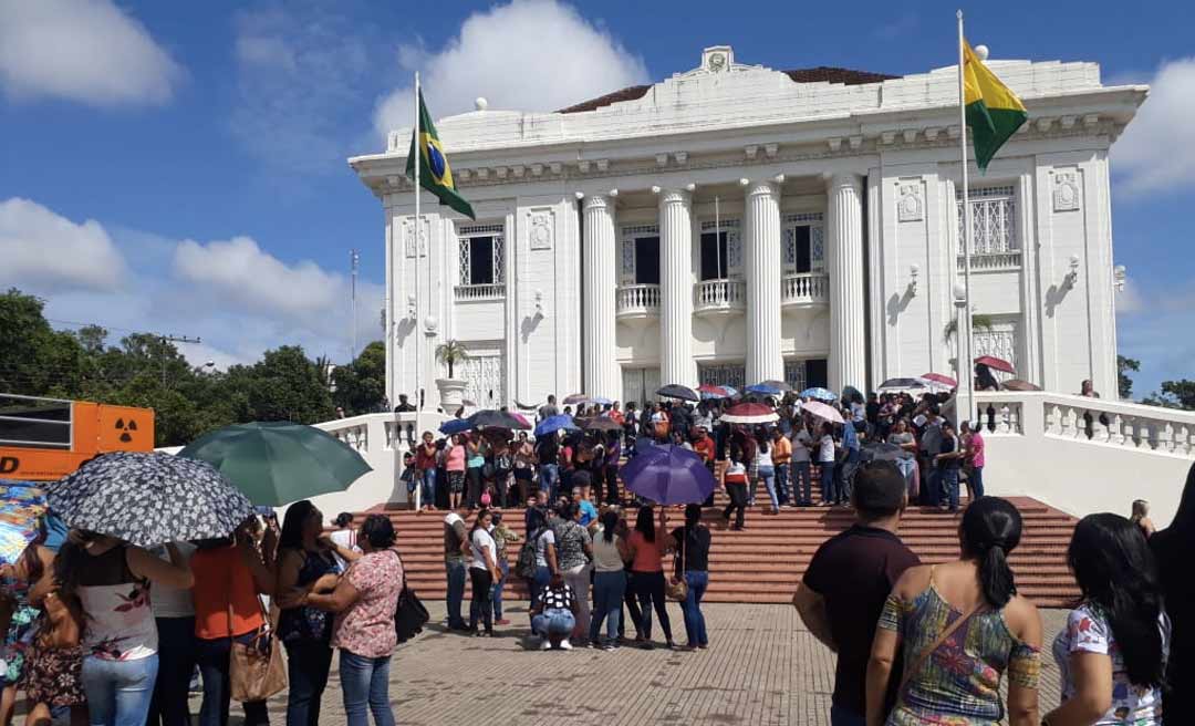 Professores dizem “não” à reforma da previdência e solicitam que Gladson venha dialogar com os manifestantes