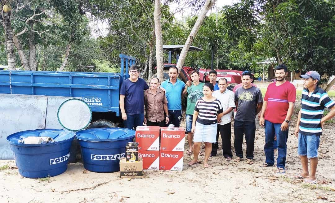 Prefeitura de Cruzeiro do Sul realiza nova entrega de equipamento agrícolas aos produtores 