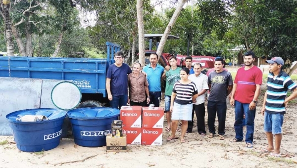 Prefeitura de Cruzeiro do Sul realiza nova entrega de equipamento agrícolas aos produtores 