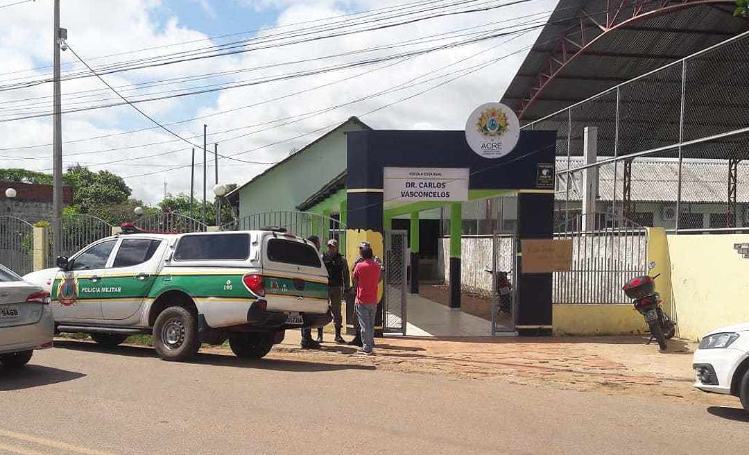 Bandidos desafiam a Segurança, invadem escola, fazem estudante refém e fazem a limpa em objetos de alunos e professores