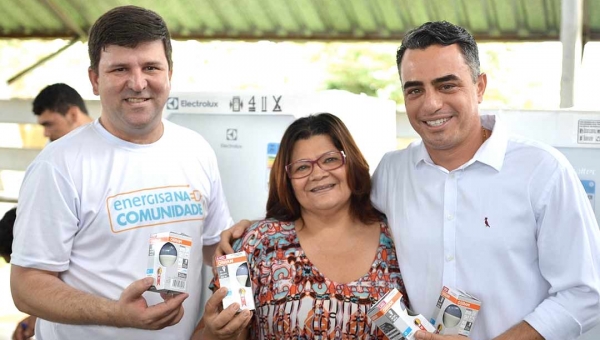 Prefeito André Maia fecha parceria com Energisa e leva ação da empresa que doou geladeiras as famílias carentes de Senador Guiomard